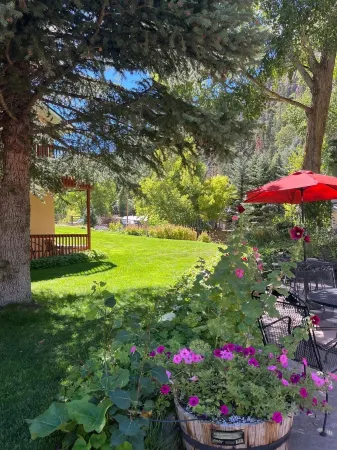 The River's Edge Motel Lodge & Resort