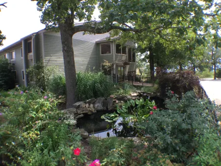 Whitney Mountain Lodge