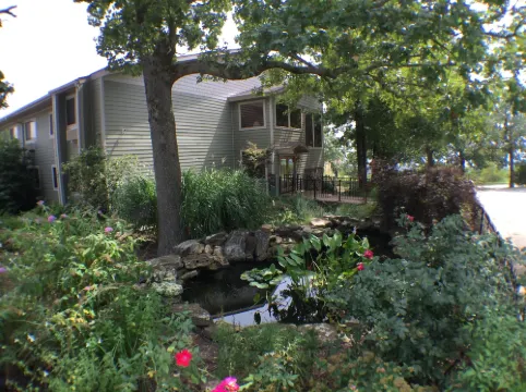 惠特尼山旅館 一號鎮區酒店