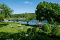 The Cove Inn Hotels in Rideau Lakes