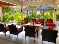 Tme Retreats Dhigurah Hotels in Dhidhoofinolhu