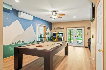 Game Room and Hot Tub - Stunning Mountain Escape