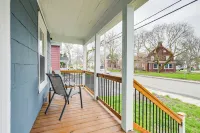 Charming Home - 2 Mi to Niagara Falls State Park!