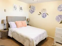 Walkable, modern, spacious village home, dockage, hot tub, fenced in yard. Hotels in Clayton