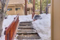 5 Mi to Lake Access Incline Village Condo with Deck