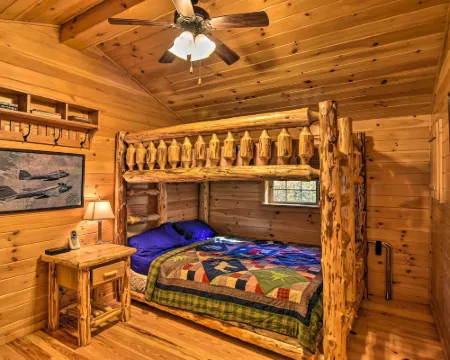 舒適的錨定小屋隱居帶火坑！ 塔克縣住宿飯店