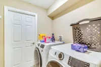 5 Mi to Weeki Wachee Springs! Poolside Retreat - Homestays