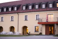 Hotel Dvorac Jurjevec - parking