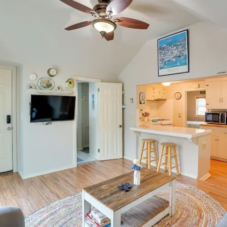 Tropical Island Escape w/ Deck, Walk to Avalon Bay
