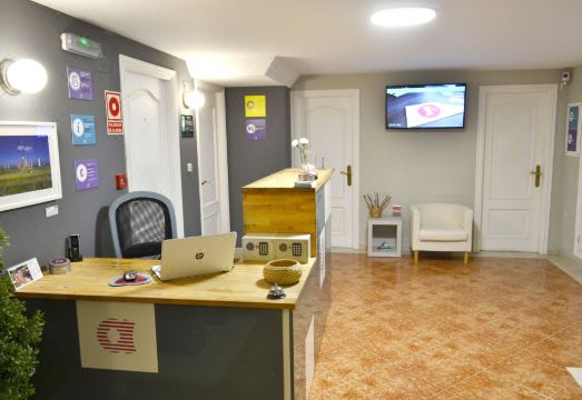 알다 푸에르타 코루나의 깔끔하고 모던한 욕실 모습