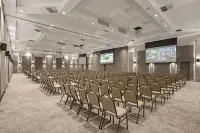Qoya Hotel Curitiba, Curio Collection by Hilton