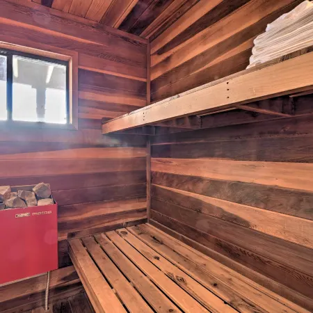 Warm Townhome w/ Sauna at Angel Fire Ski Lift