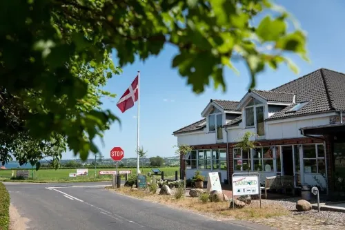 Samsted Hotels in Brenderup