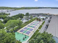 Table Rock Lake Access and Indoor Pool - Charming Cozy Getaway Hotels in Kimberling City