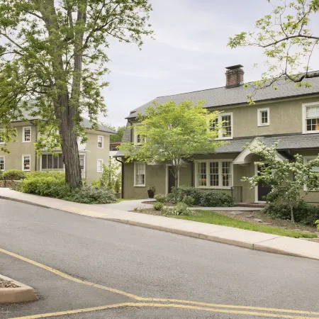 Oakhurst Inn at the University