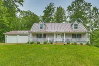 2 Mi to Woodbury Wildlife Area Cozy Farmhouse! - WiFi