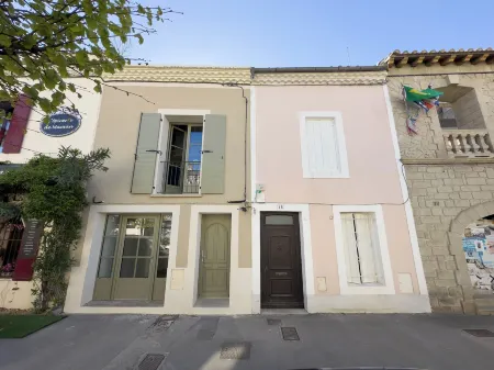 Les Suites du 13 Отели рядом с достопримечательностью «Salin d'Aigues-Mortes»