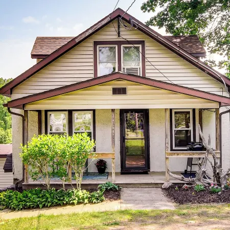 Cozy Couples Retreat: 3 Mi to Seneca Lake!