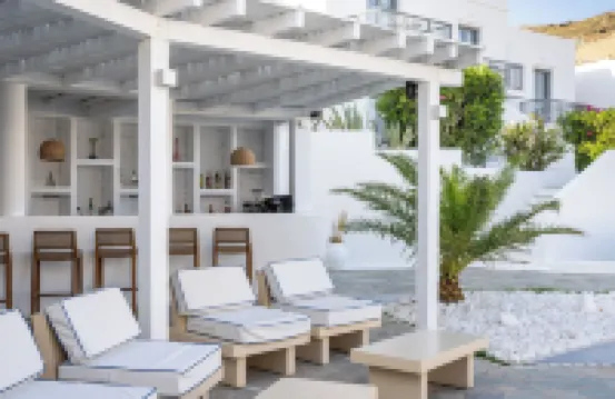 Mr and Mrs White Tinos