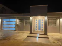 House of Galaxy with hot tub and super close to the airport Hotels in der Nähe von Sunglass Hut