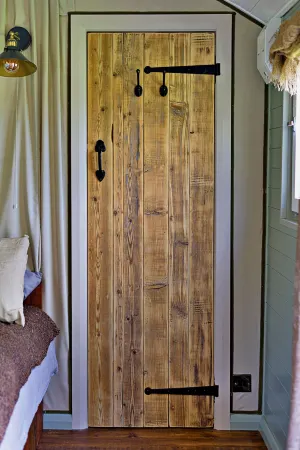 'Joan' Shepherds Hut Отели в г. Лланнор