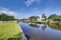 Canal Front 3 Bedroom Home / Newly Renovated