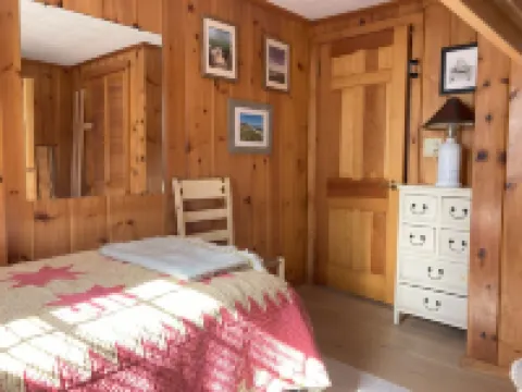 Charming 3 bedroom & 3 full bath house in S. Yarmouth with AC - walk to beach!