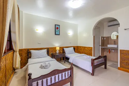 Coucou Bar Hotel and Restaurant