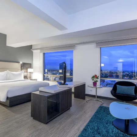 NH Bogotá Urban 26 Royal Отели рядом с достопримечательностью «Конгресс-центр G12»