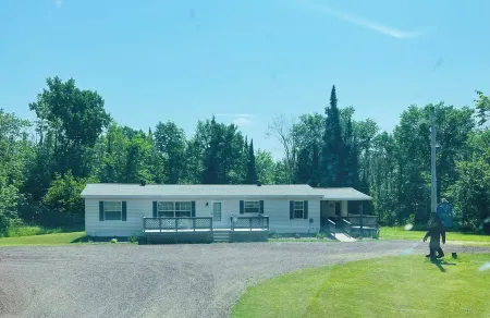 Welcome to your Home away from Home. Trail 12 just 200 feet from the front door. Отели в г. Гринленд Тауншип