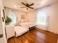 Cute 2 BR Condo Downtown Homewood