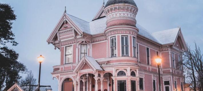 Pinc Lady Mansion Hotels in Eureka