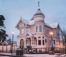 Pinc Lady Mansion