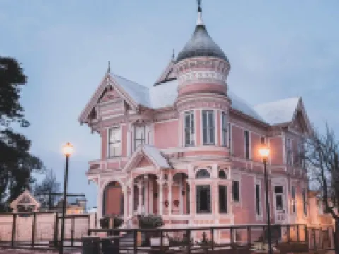 Pinc Lady Mansion Hotels in Eureka
