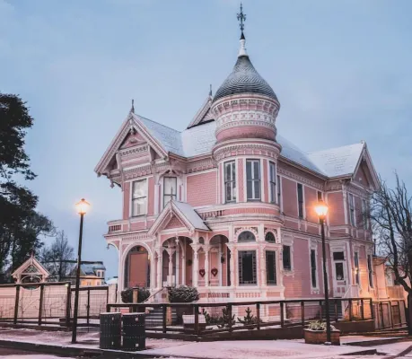 Pinc Lady Mansion