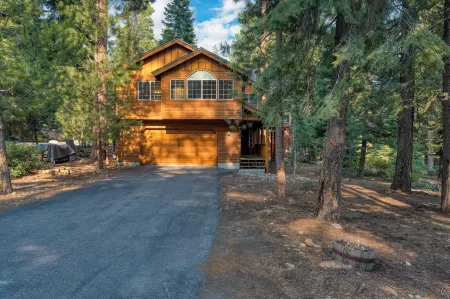 Tahoe Vista by Avantstay Central Location + Patio Отели в г. Тахо Виста