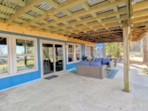 The Tillery Barndo - Two bedrooms/loft, dock, flat lot, spa, trampoline, golf