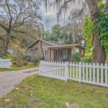 Chic Ocala Home w/ Yard ~ 1 Mi to Dtwn Square