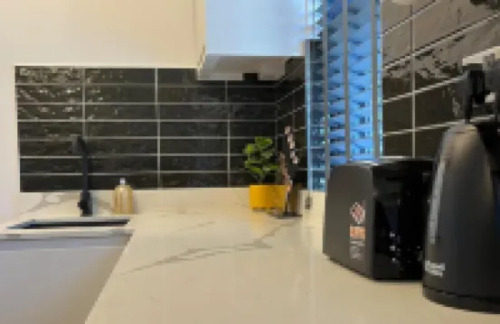 Cozy London Apartment 2 Minutes to Tube!