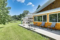 La Crescent Cottage on Minnesota Bluffs w/ View! - Pet friendly
