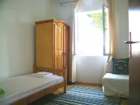 House below old town- by the sea Hotels in 