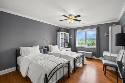 Bay Shore Country Home - Elegant and spacious home with beautiful water views