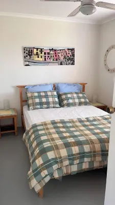 Shack by the Sea Middleton Hotels in Middleton