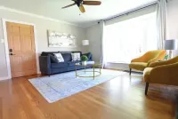 The Charleston  Hot Tub  Patio  King Bed  Fast WiFi  Near OSU, Victorian Village