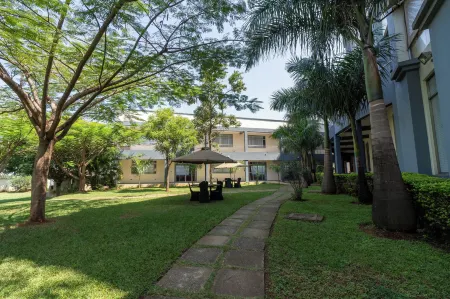 Fairways Hotel Kisumu Отели в г. Кисуму