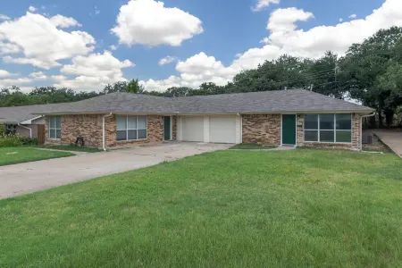 Pet & Family-Friendly Stay Near DFW Airport