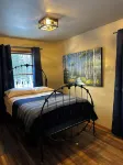Bear's Den, A cozy 3-bedroom cabin in mature woods on Neebish Island with WiFi
