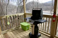 Owl's Nest Cabin. Romantic Cabin on beautiful Lake Lure!