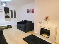 Spacious 3 Bed 2 Baths Free WiFi Central Location