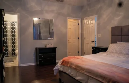 Cozy 3-bedroom house near Ruoff